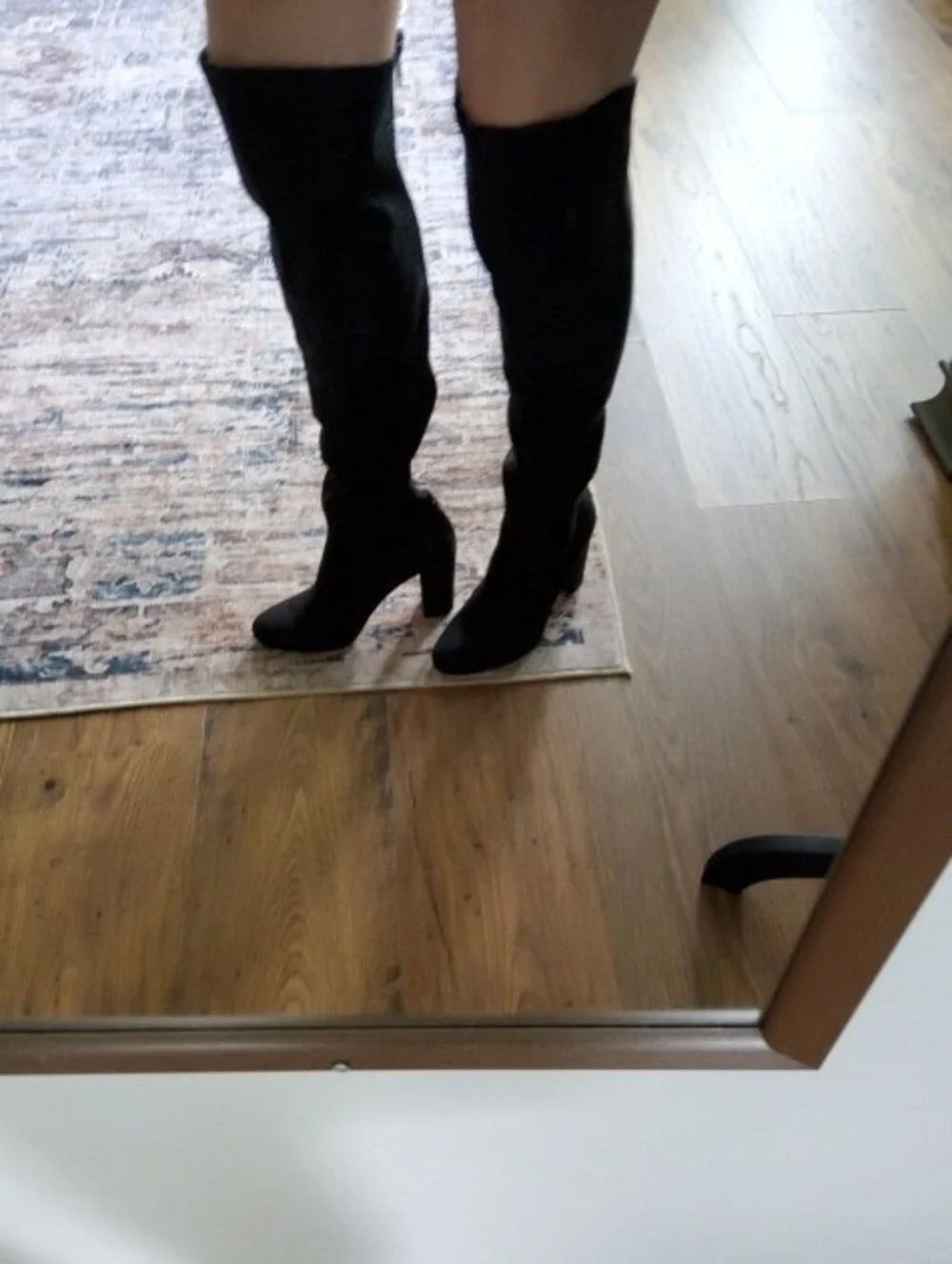 Ricci. stylish black